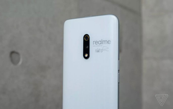 Realme X com design de alho - Crédito The Verge
