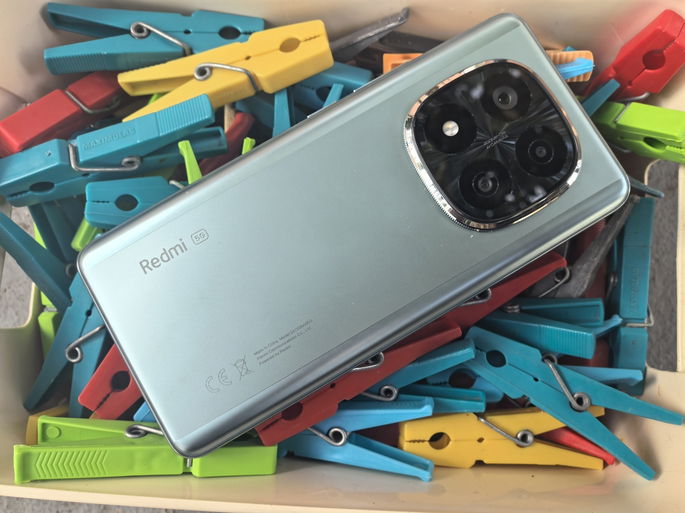 Redmi Note 14 Pro 5G fundo árvore