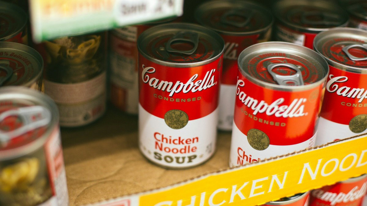 United Kingdom recommends emergency supplies. In Portugal, a 45-euro kit is already on sale