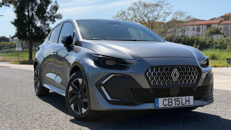 Conduzi o Renault Clio 2026: este não é o Clio que estavas à espera