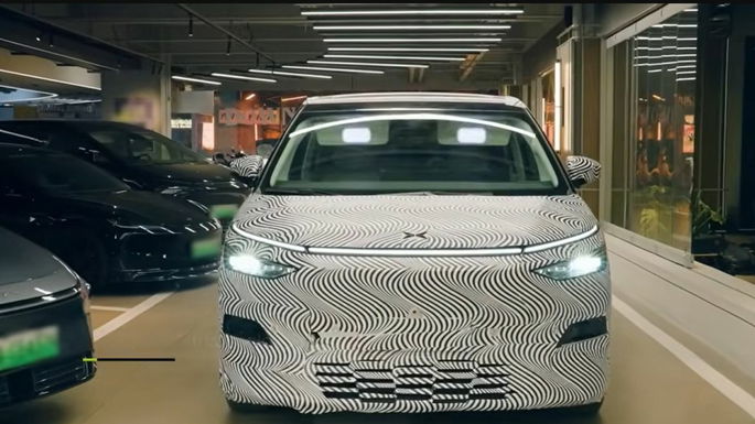 Robô táxi Xpeng camuflado