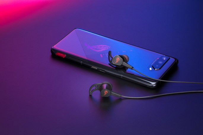 O ROG Phone 5 com os ROG Cetra II Core