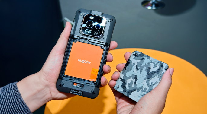 Rugged Phone na m&atilde;o