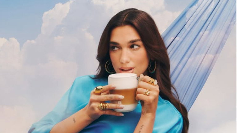 Samsung é processada por... Dua Lipa. A razão vai-te surpreender