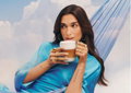 Samsung é processada por... Dua Lipa. A razão vai-te surpreender