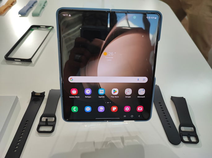 imagem do Samsung Galaxy Z Fold5 na vertical