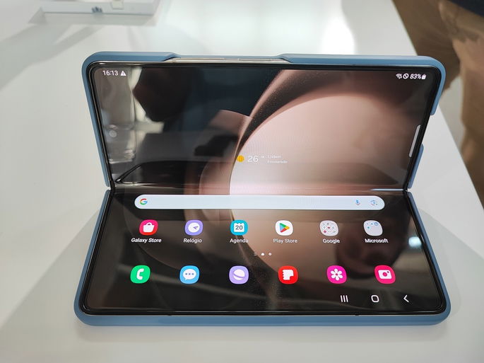 imagem do Samsung Galaxy Z Fold5 na horizontal