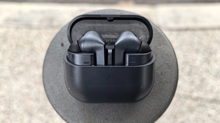 Samsung Galaxy Buds3 FE review: acertam onde é importante, mas faltam uns extras