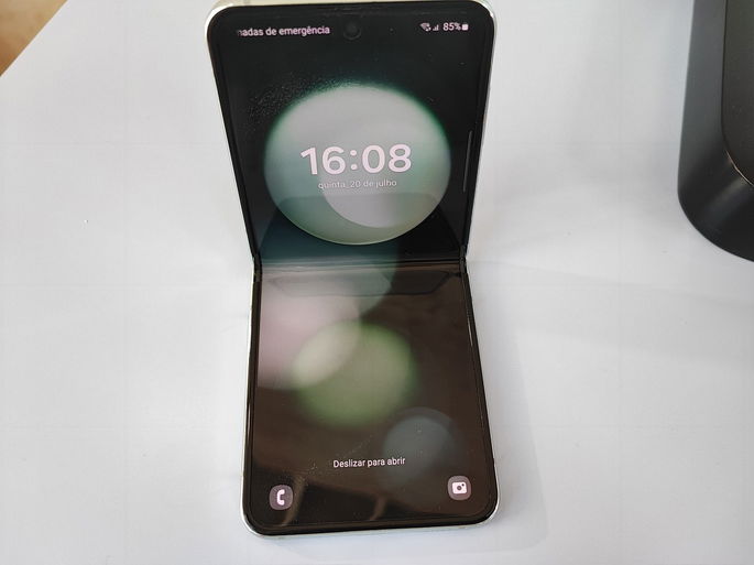 Imagem Samsung Galaxy Flip5 aberto
