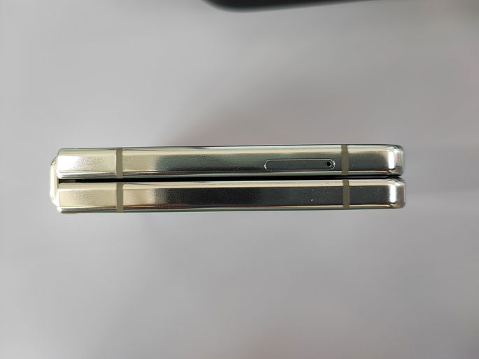 Imagem Samsung Galaxy Z Flip5 fechado