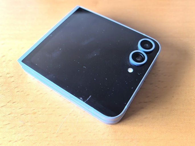 Samsung Galaxy Z Flip6 design