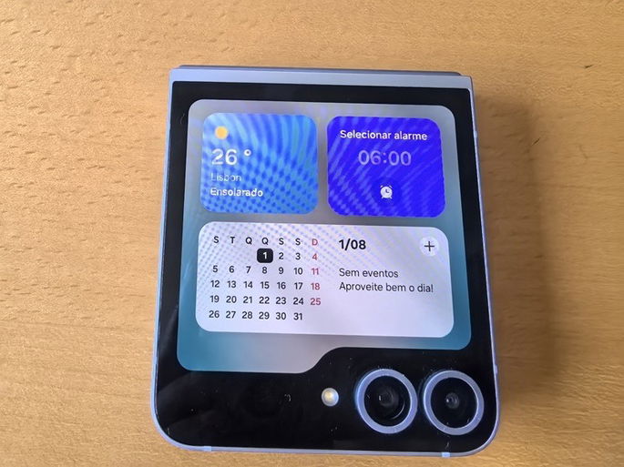 Samsung Galaxy Z Flip6 ecrã exterior widgets