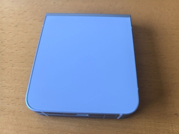 Samsung Galaxy Z Flip6 painel traseiro