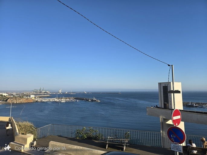 Samsung Galaxy Z Flip6 paisagem mar com IA