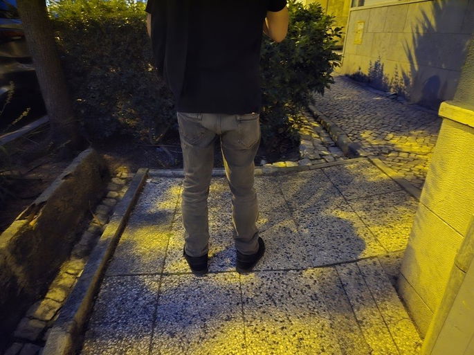 Samsung Galaxy Z Flip6 silhueta noite