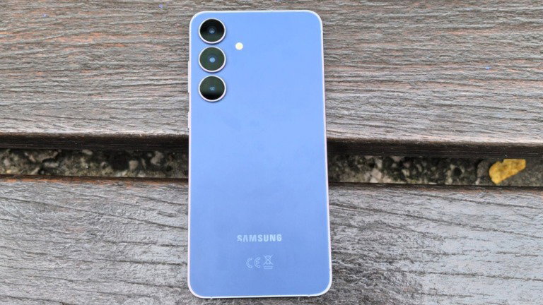 Samsung Galaxy S26 FE aparece pela primeira vez em vídeo e confirma recurso muito aguardado