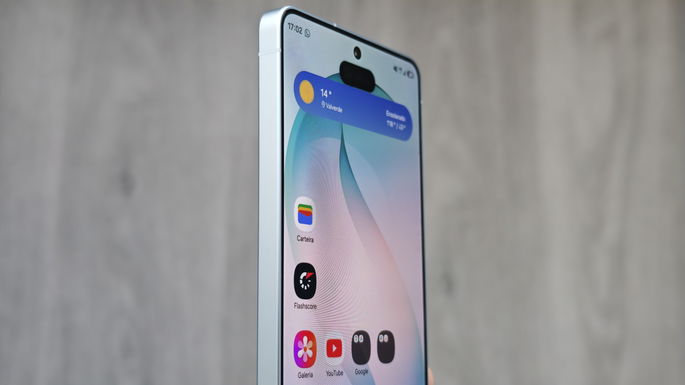 Notifica&ccedil;&atilde;o de mensagem no WhatsApp vista da lateral com o ecr&atilde; de privacidade