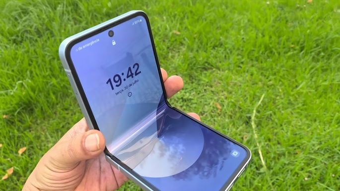 Samsung Galaxy Z Flip 8