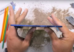 Samsung Galaxy Z Fold7 parte ao meio? YouTuber tenta destruir o novo dobrável