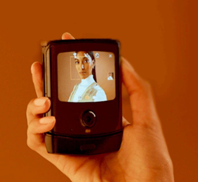 Este é o Motorola Moto Razr 2019 fechado