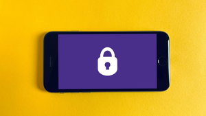 Se ainda não ativaste isto nas tuas redes sociais, estás a pedir para ser hackeado