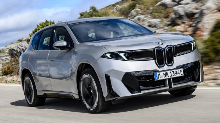 Se conduzes um BMW iX3, tens de ir já à oficina