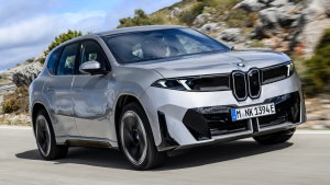 Se conduzes um BMW iX3, tens de ir já à oficina