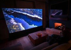 Sim, podes ter um "Modo Cinema" inteligente em casa grátis e eu digo-te como
