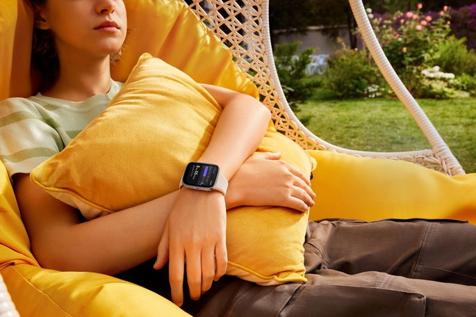 Redmi Watch 3 Active no pulso de um utilizador