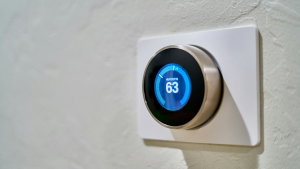 O erro que te sai caro: 5 dispositivos smart para poupar na conta da luz agora
