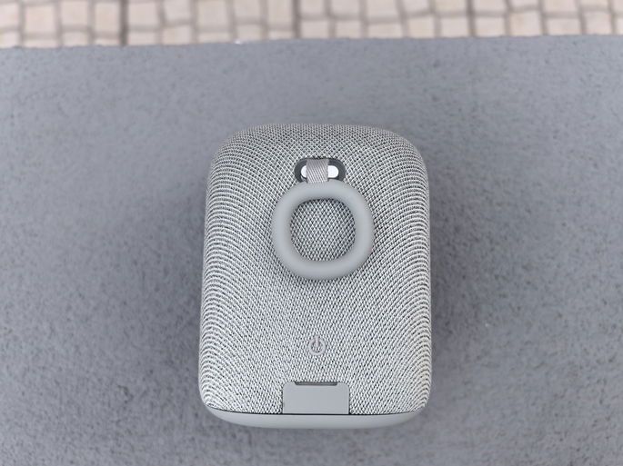 Sony LinkBuds Speaker zona de entrada USB e pega