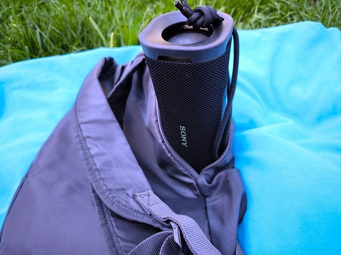 Sony Ult Field 1 dentro de uma mochila