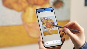 TCL surpreende no MWC 2026 com ecrãs, tablets e óculos Batman