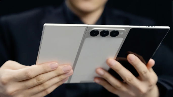 Tecno Tri-fold