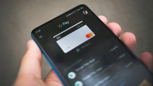 Telemóvel roubado na rua? Como bloquear as apps do banco e o MB Way em 2 minutos