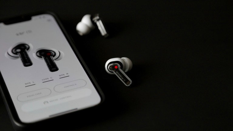 Tens auriculares com ANC? O truque simples que pode duplicar o cancelamento de ruído (e poupar bateria)