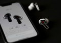 Tens auriculares com ANC? O truque simples que pode duplicar o cancelamento de ruído (e poupar bateria)
