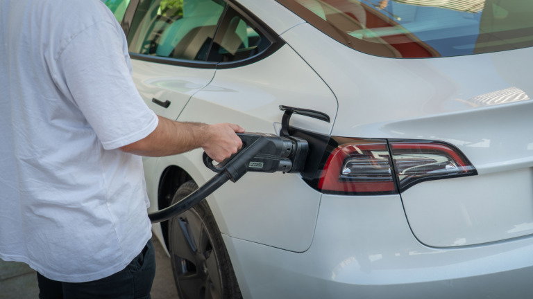 Tens um carro elétrico? O teu seguro pode não cobrir estes danos