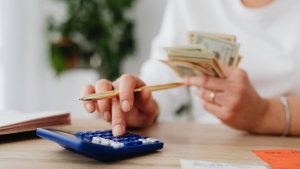 Tens um salário abaixo ou acima do que é suposto? Nova ferramenta gratuita responde