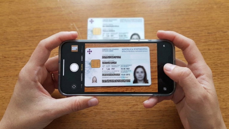 Tens uma fotografia do teu Cartão de Cidadão? Atenção a este detalhe