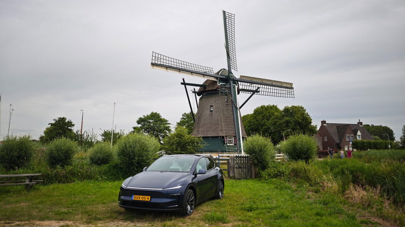 Tesla cedeu às regras da União Europeia: site português já mostra o novo nome