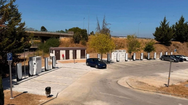 Tesla conclui uma das expansões de Supercharger mais aguardadas em Portugal