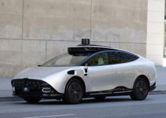 Tesla e Google que se cuidem: Este carro conduz sozinho e vai ser lançado já em 2026