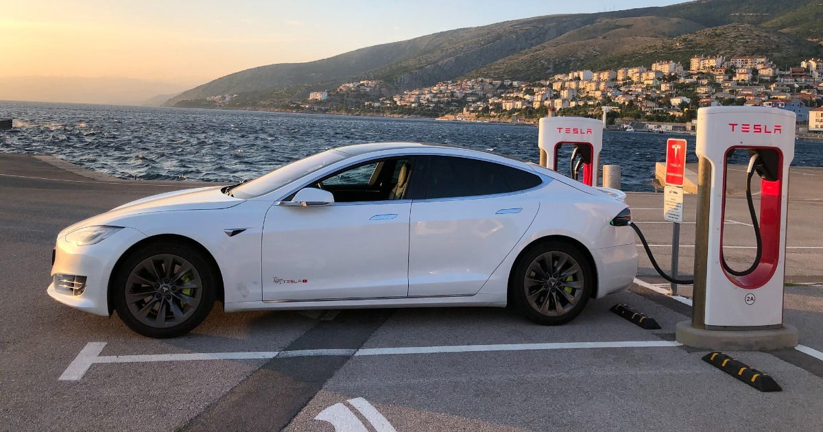 Tesla já tem 6 mil Superchargers na Europa. Portugal continua a crescer