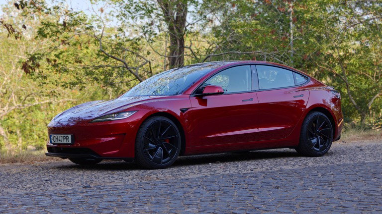 Conduzi o Tesla Model 3 mais caro em Portugal: como se porta?