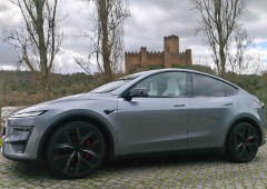 Tesla Model Y Performance ensaio: testámos o carro elétrico que te 'cola' ao banco