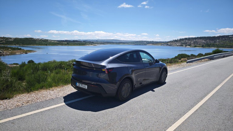 Testei o Tesla Model Y por 2 semanas: carro elétrico mais vendido do mundo