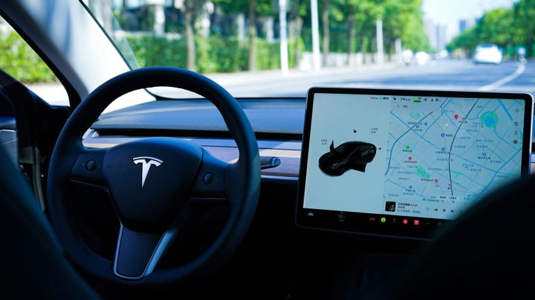 Tesla novamente debaixo de fogo após atropelamento fatal com o piloto automático