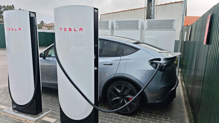 Tesla tem grande novidade para quem usa os Superchargers em Portugal