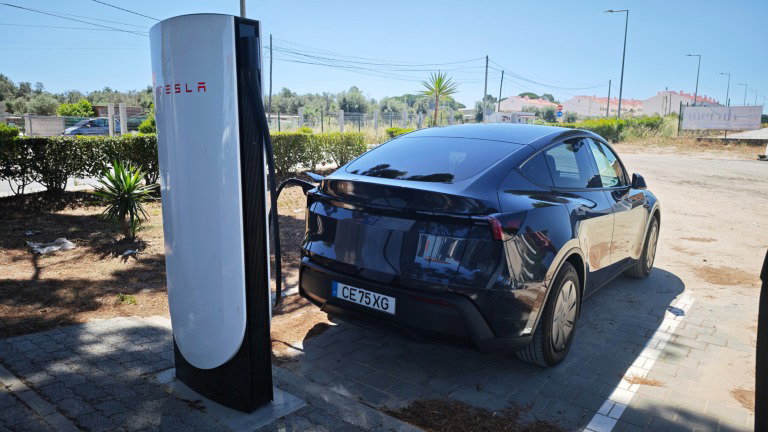 Tesla traz uma das atualizações mais pedidas dos Superchargers em Portugal